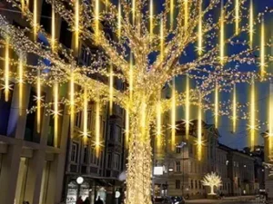 mos XERGY Meteor Lights 8 Tube 192 LED 14 Inch Waterproof Plug in Falling Rain Fairy String Lights for Halloween Christmas Holiday Party Home Patio Outdoor Decoration Tree Decorations, Warm White